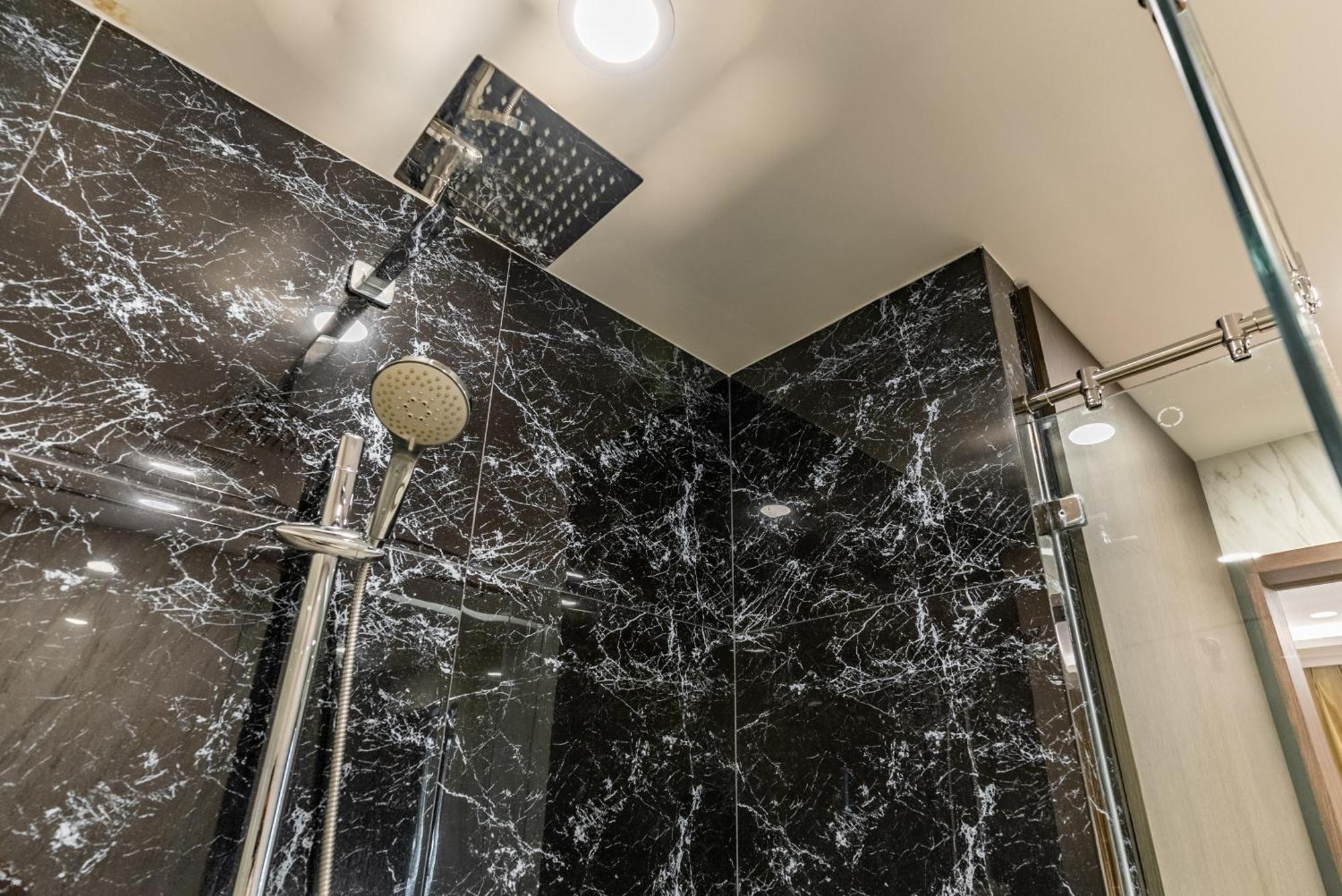 Panora Condo By Villacarte Surin Beach  Room photo